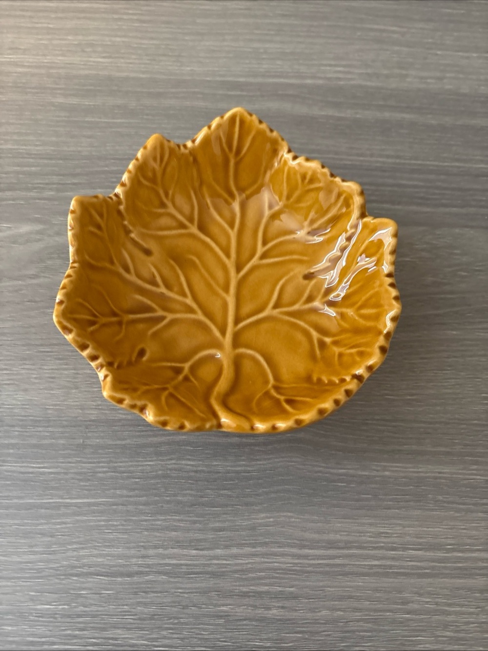 Small Leaf-Shaped Ceramic dish - Mustard